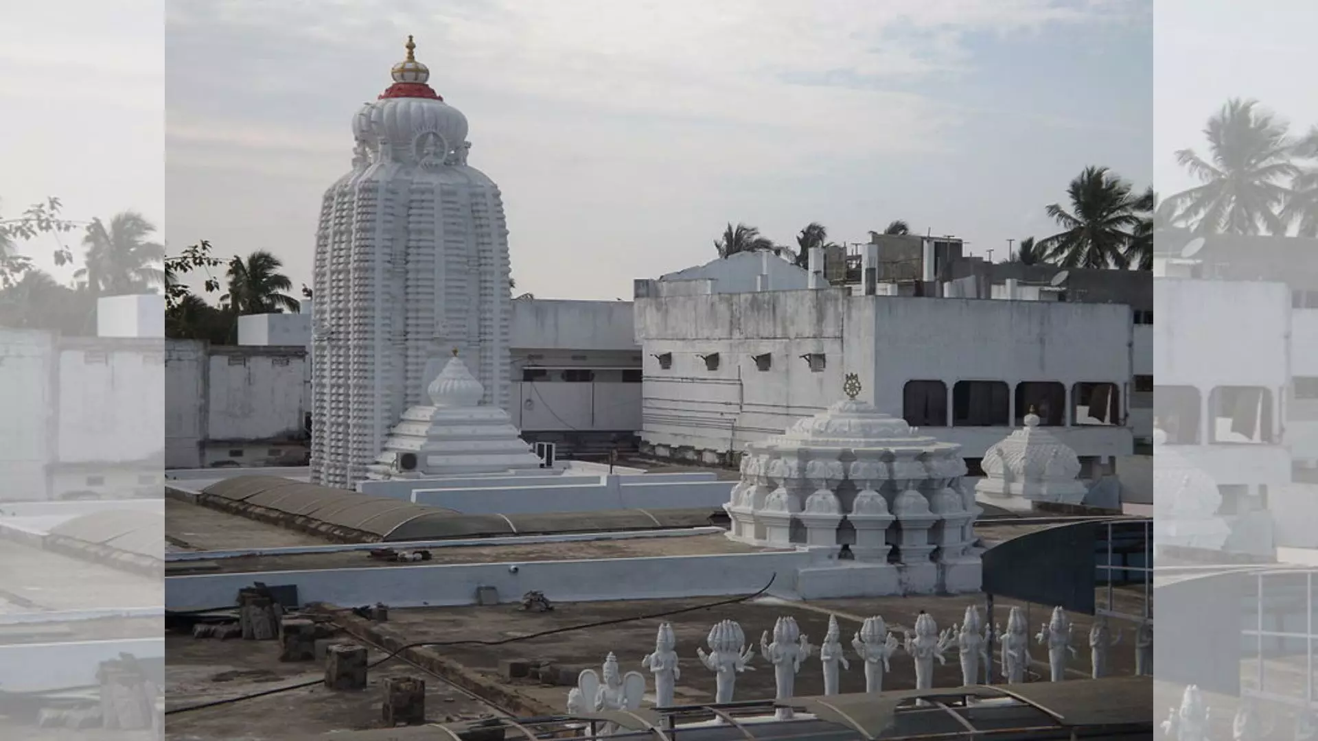 Clouds and fog. disrupt ritual at Arasavalli Temple Clouds and fog. disrupt ritual at Arasavalli Temple