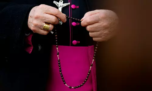 Pope responding well to pneumonia treatment, Vatican says