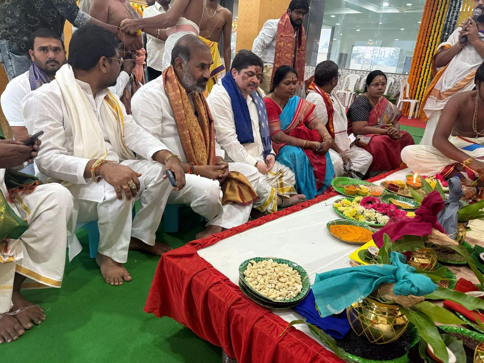 Ponnam: Caste survey as per Rahuls directions Ponnam: Caste survey as per Rahuls directions