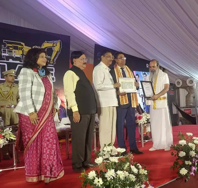 JSW President Anil Kumar Singh Honored With Best CEO Award by Odisha Governor JSW President Anil Kumar Singh Honored With Best CEO Award by Odisha Governor