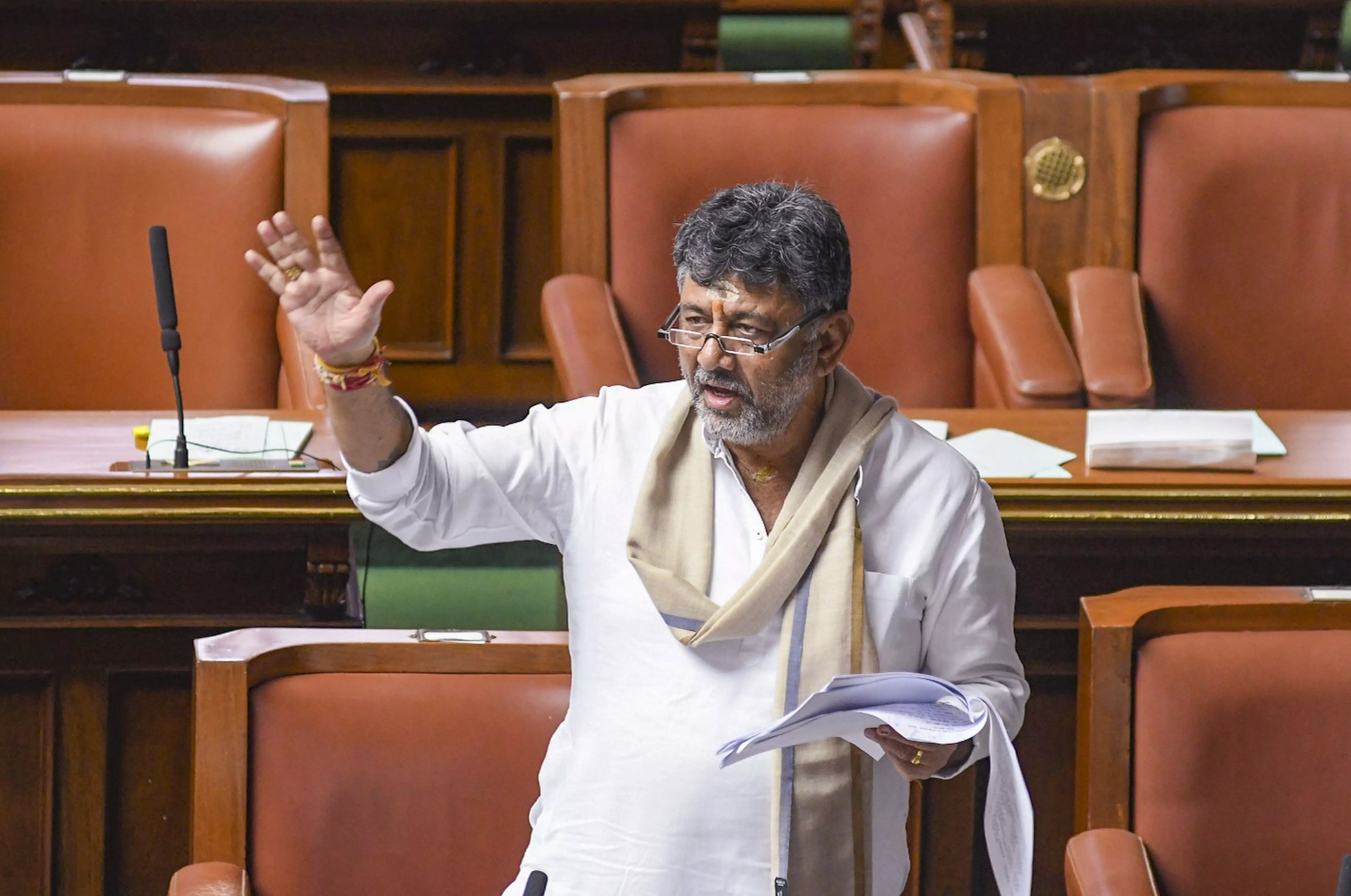 DK Shivakumar rejects reports linking ministers with gold smuggling case DK Shivakumar rejects reports linking ministers with gold smuggling case