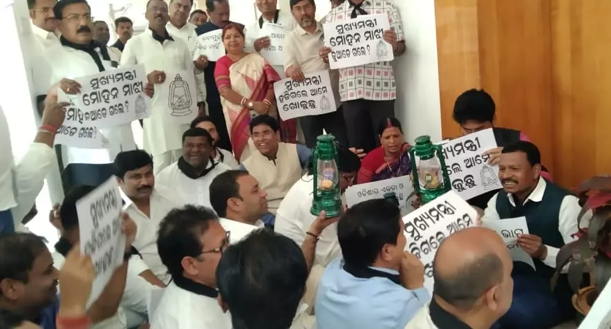 Chaos in Odisha Assembly as BJP, Congress Members Scuffle
