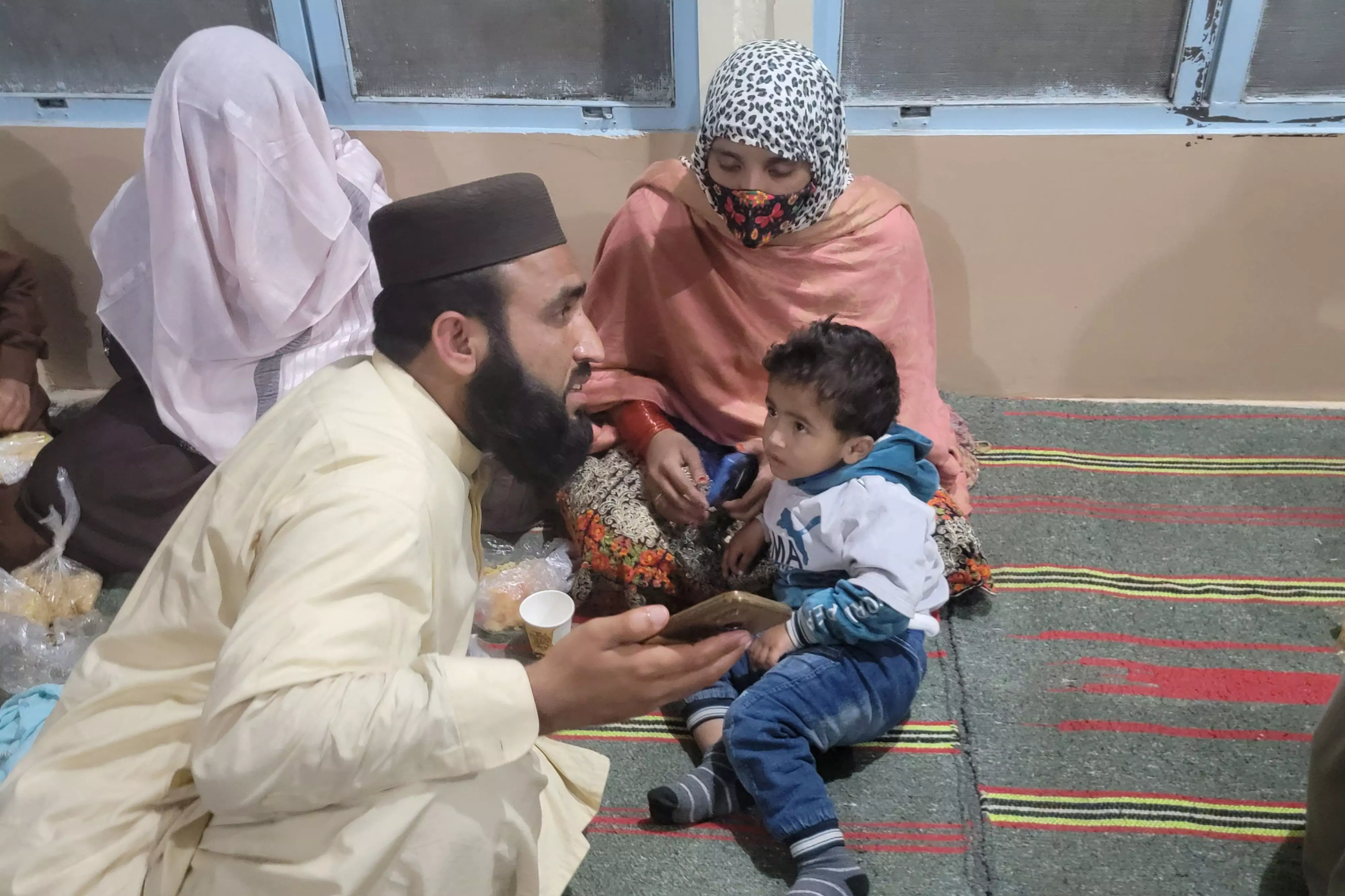 Pakistan train hostage survivors recount panic amid blasts