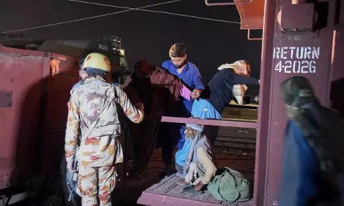 Pakistan to launch full-scale operation to free train hostages