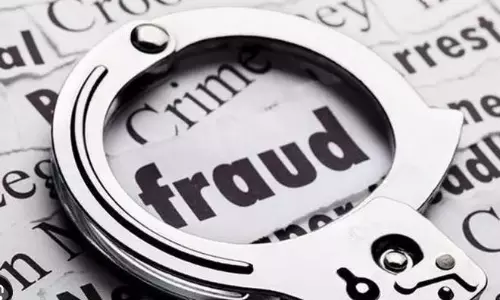 Woman duped of Rs.1L by fake TSSPDCL officer