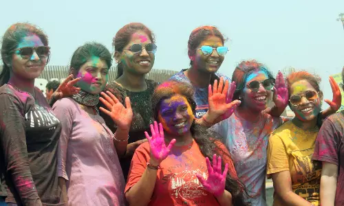 Bright colours of Holi unite people of Visakhapatnam