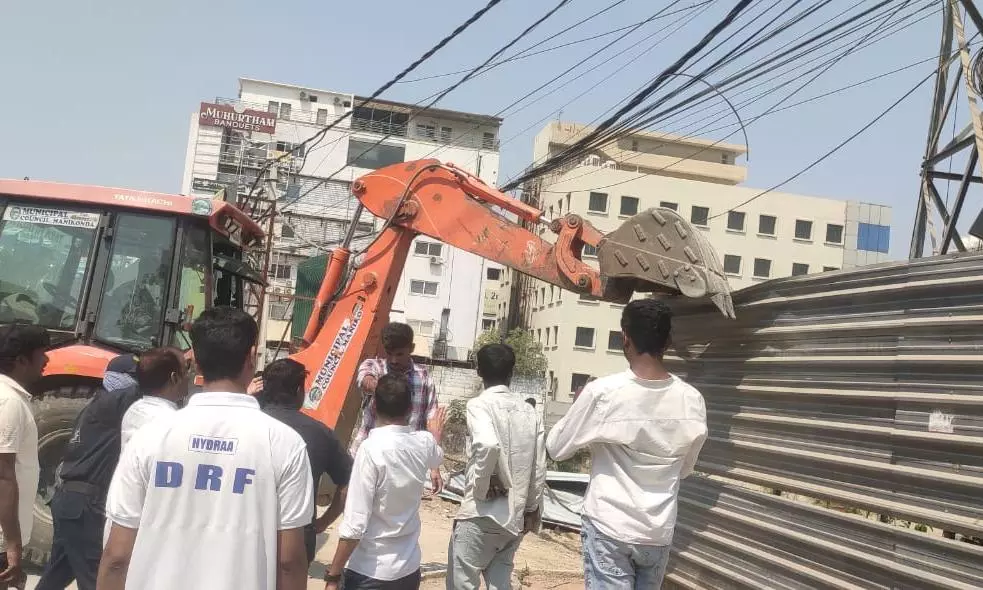 Hyderabad: HYDRAA removes illegal shed over Bulkapur Nala