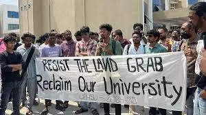 Govt grabbing 400 acres of UoH land, Say students Govt grabbing 400 acres of UoH land, Say students