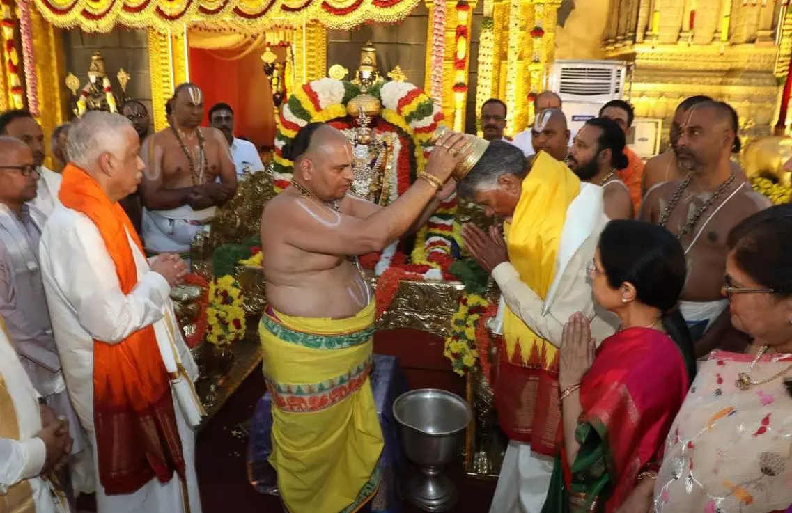 AP Governor, CM Naidu offer prayers at Amaravati Venkateswara Temple AP Governor, CM Naidu offer prayers at Amaravati Venkateswara Temple