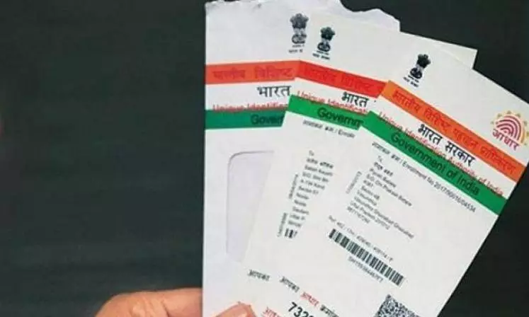 EC Mulls Mandatory Aadhaar-Voter ID Link to Curb Duplicates EC Mulls Mandatory Aadhaar-Voter ID Link to Curb Duplicates