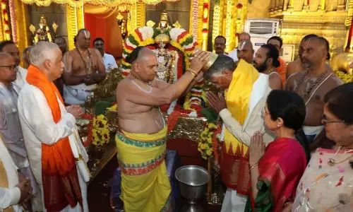 AP Governor, CM Naidu offer prayers at Amaravati Venkateswara Temple