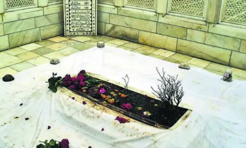 Raja Singh seeks info on ASI funds for Aurangzebs tomb