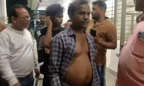 Odisha man bitten by cobra arrives at hospital with snake in hand