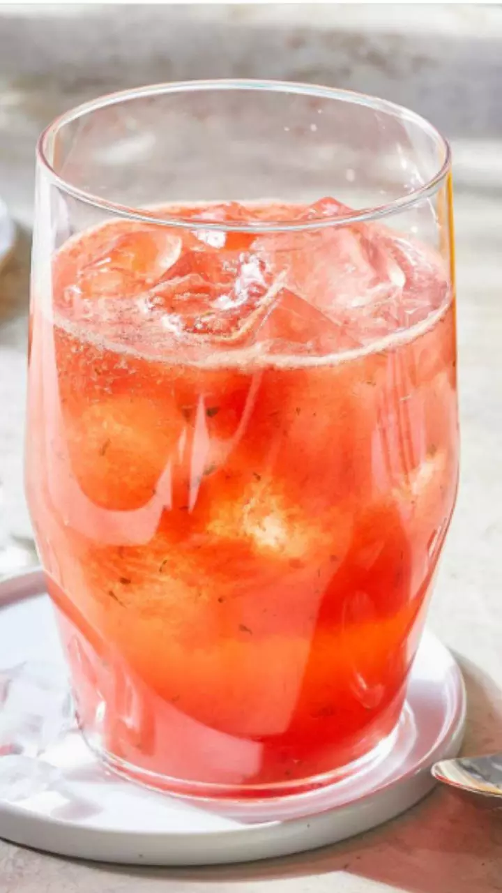 10 Refreshing Drinks to Keep You Hydrated This Summer