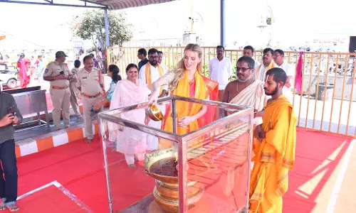 Miss World visits Yadagirigutta temple