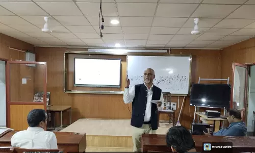 Lecture on Political PR Held at OU