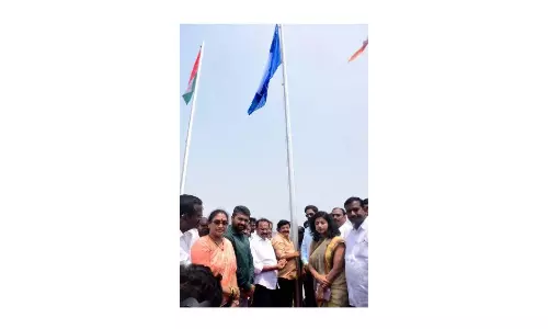 Durgesh hoists Blue Flag at Rushikonda Beach