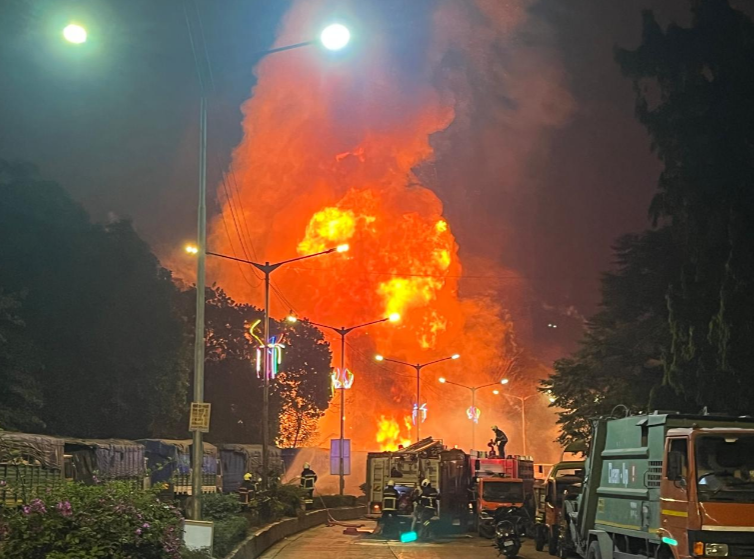 Truck Carrying Over 20 LPG Cylinders Catches Fire in Dharavi