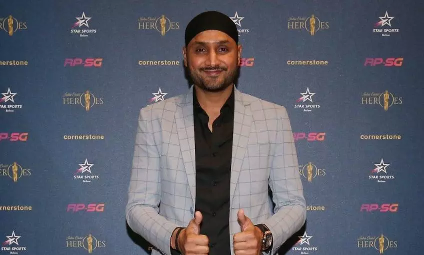Harbhajan Singh responds as fan complains about quality of Hindi commentary