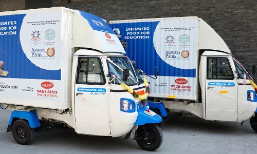 Wagh bakri foundation donates electric vehicles to Akshaya Patra Foundation