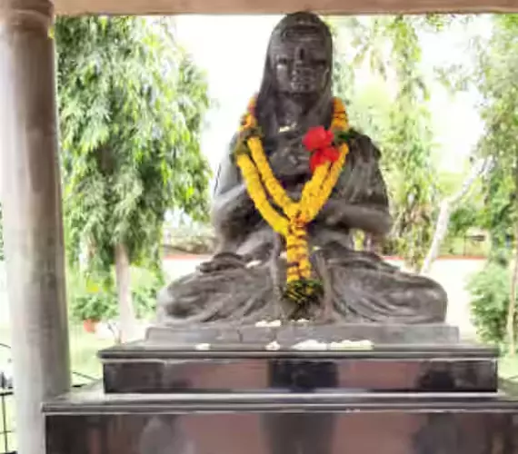 Siddaramaiah Seeks National Monument Status for Rani Chennammas Samadhi