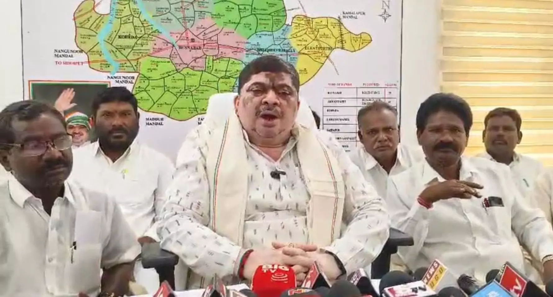 Fine rice is Congress gift for Ugadi: Ponnam Fine rice is Congress gift for Ugadi: Ponnam