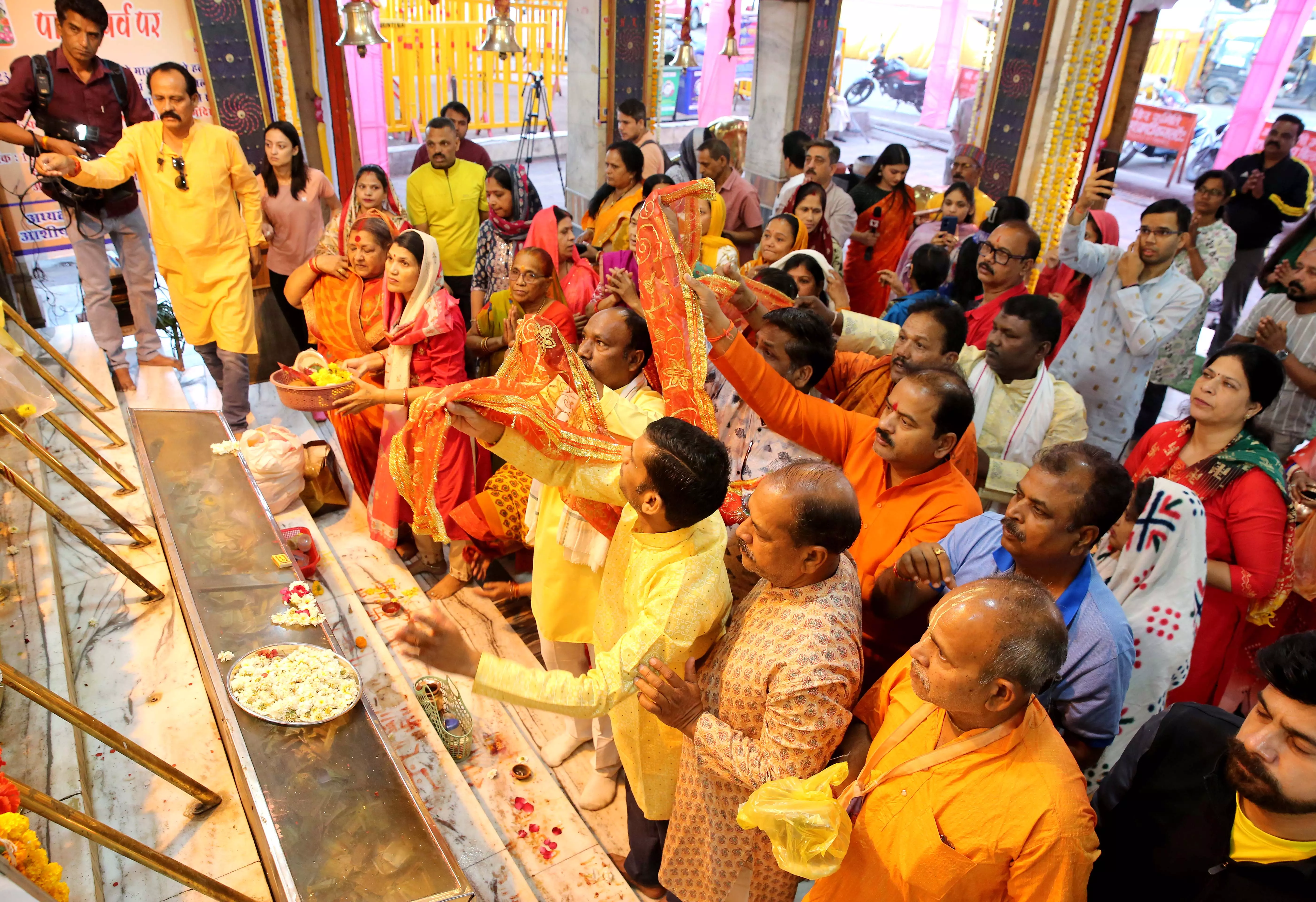 Andhra Governor, CM extend Ugadi festival greetings Andhra Governor, CM extend Ugadi festival greetings