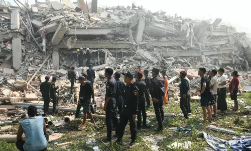 Myanmar Quake Toll Hits 1,644; Resistance Movement Declares Ceasefire Myanmar Quake Toll Hits 1,644; Resistance Movement Declares Ceasefire