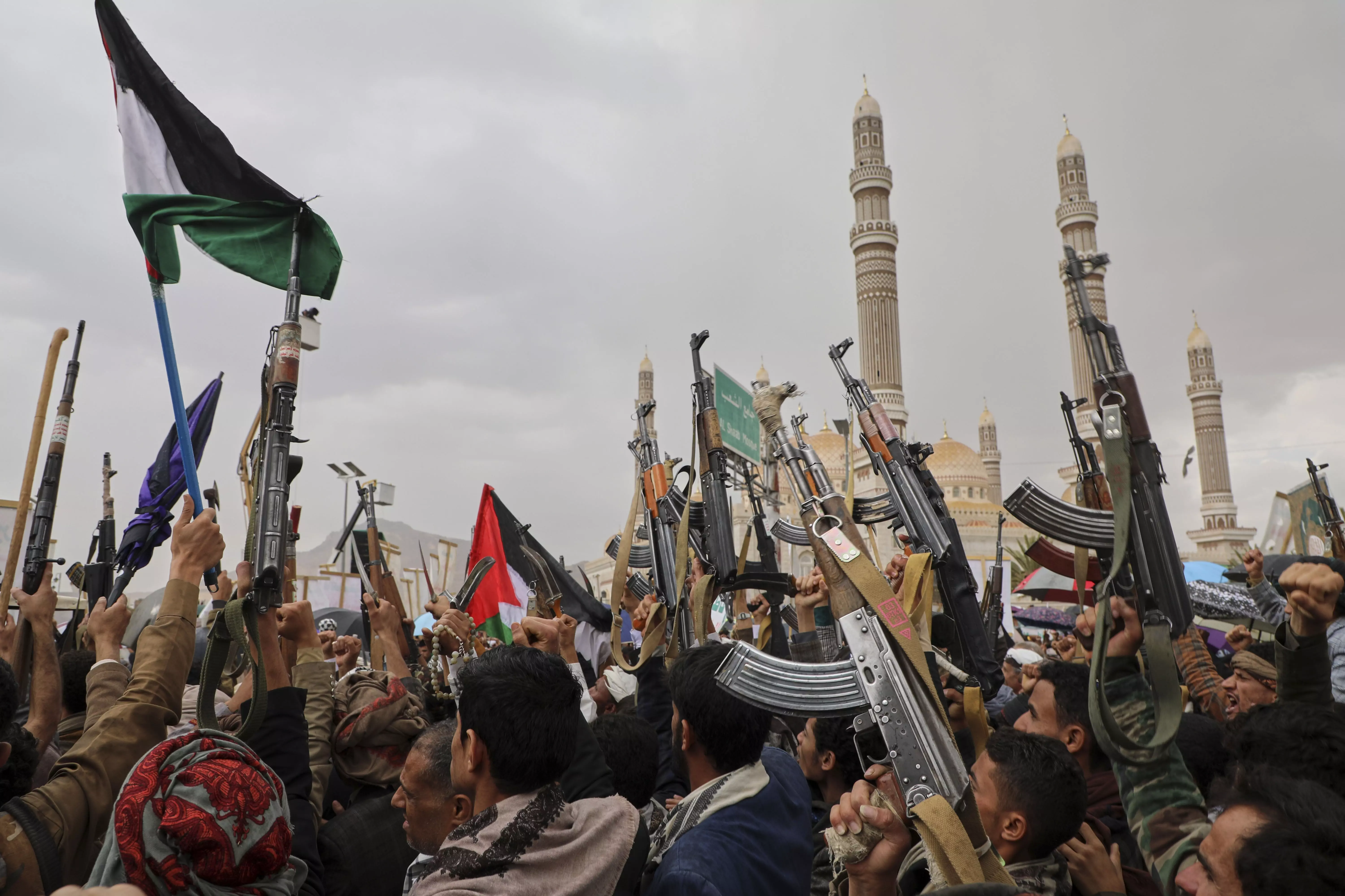 US airstrikes pound Yemens capital overnight, killing at least 1