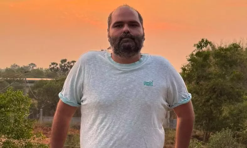 Kamra mocks cops for visiting house where he hasn’t lived for 10 years Kamra mocks cops for visiting house where he hasn’t lived for 10 years