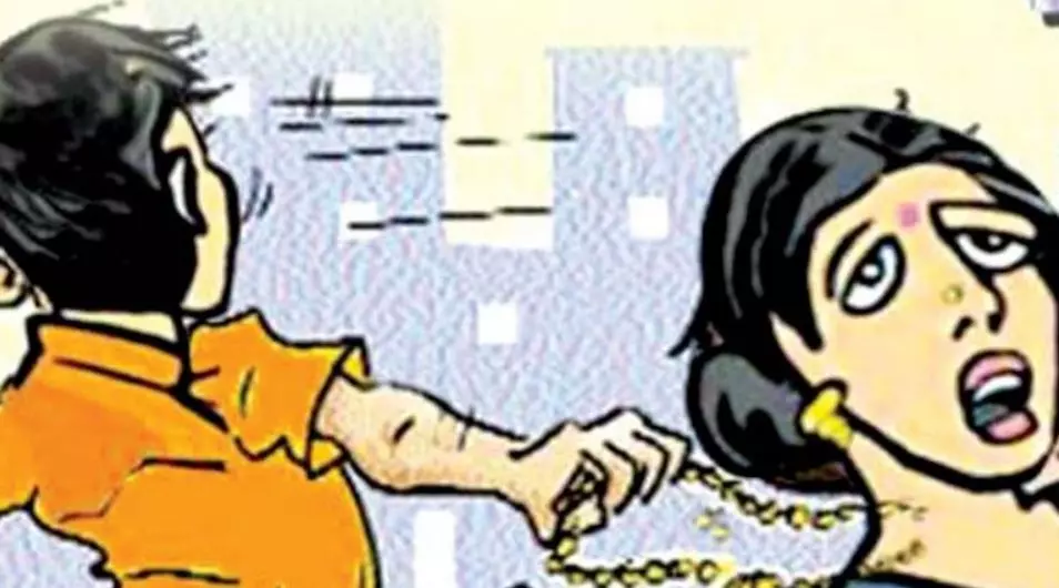 Chain snatcher attacks sachivalayam employee Chain snatcher attacks sachivalayam employee