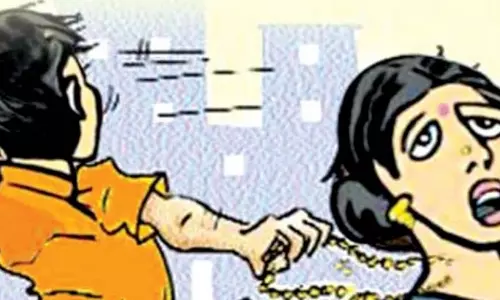Chain snatcher attacks sachivalayam employee