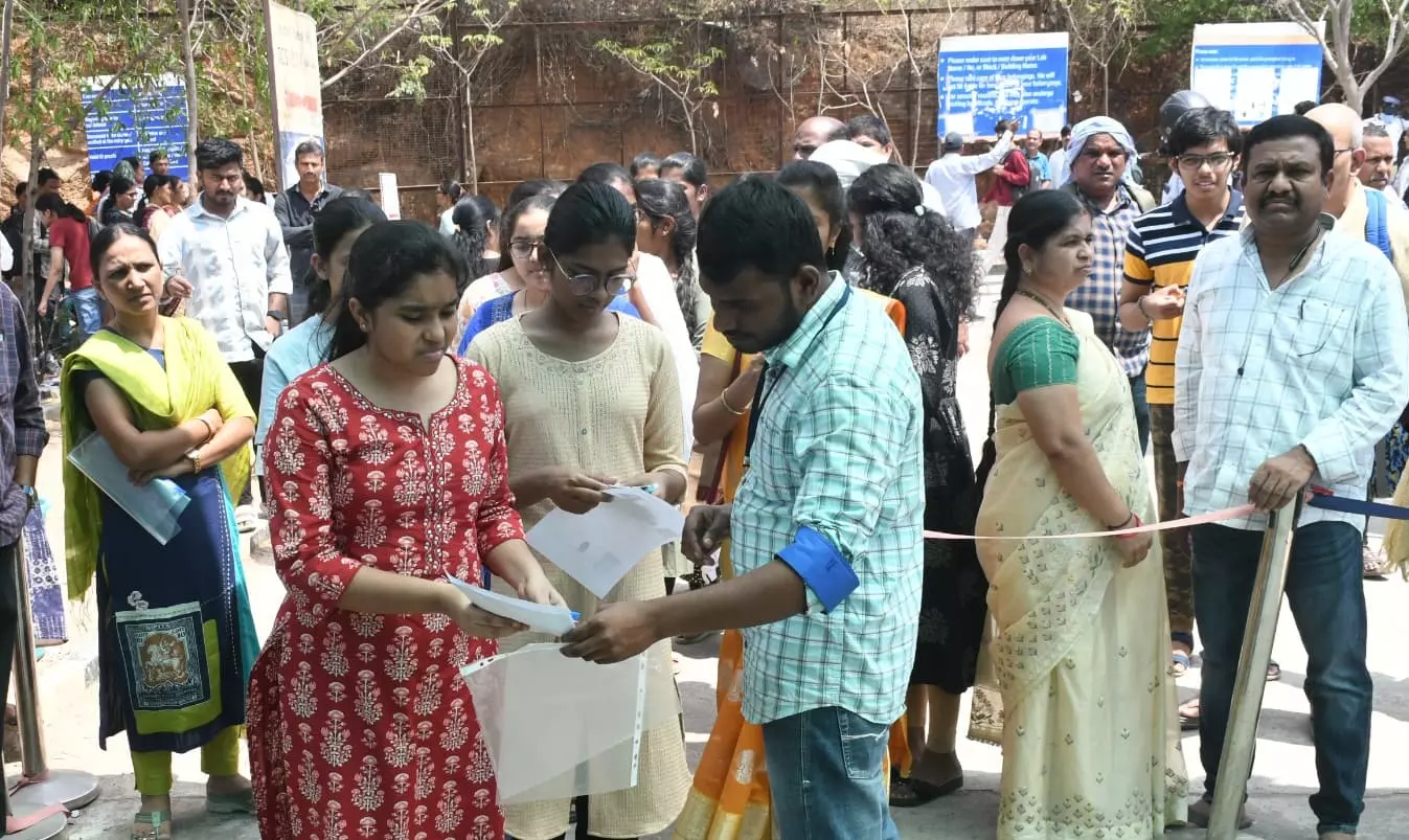 JEE Main Session 2 begins smoothly Tougher Physics, Chemistry in JEE (M) Session 2 JEE Main Session 2 begins smoothly Tougher Physics, Chemistry in JEE (M) Session 2