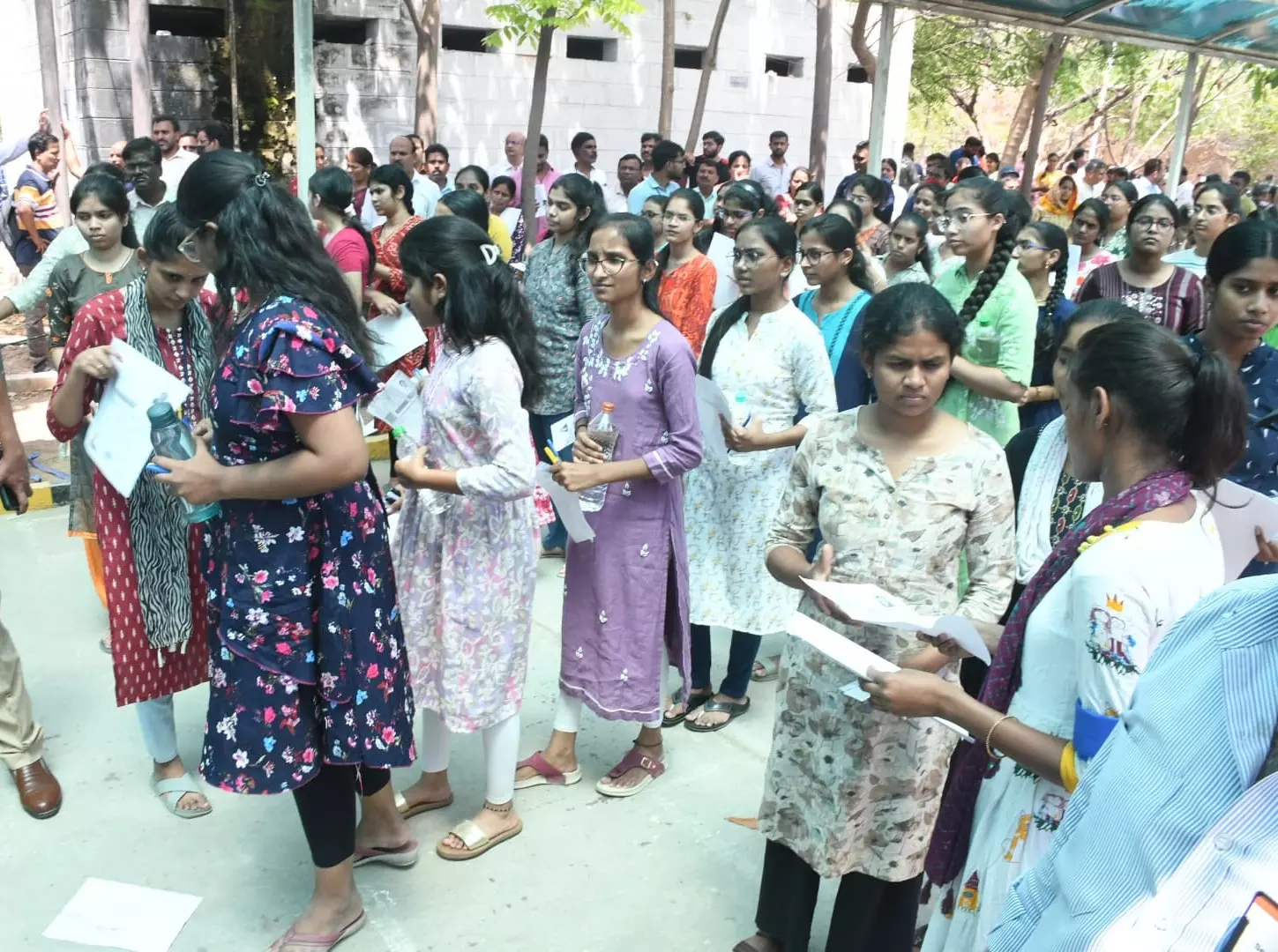 JEE Main Session 2 begins smoothly Tougher Physics, Chemistry in JEE (M) Session 2 JEE Main Session 2 begins smoothly Tougher Physics, Chemistry in JEE (M) Session 2