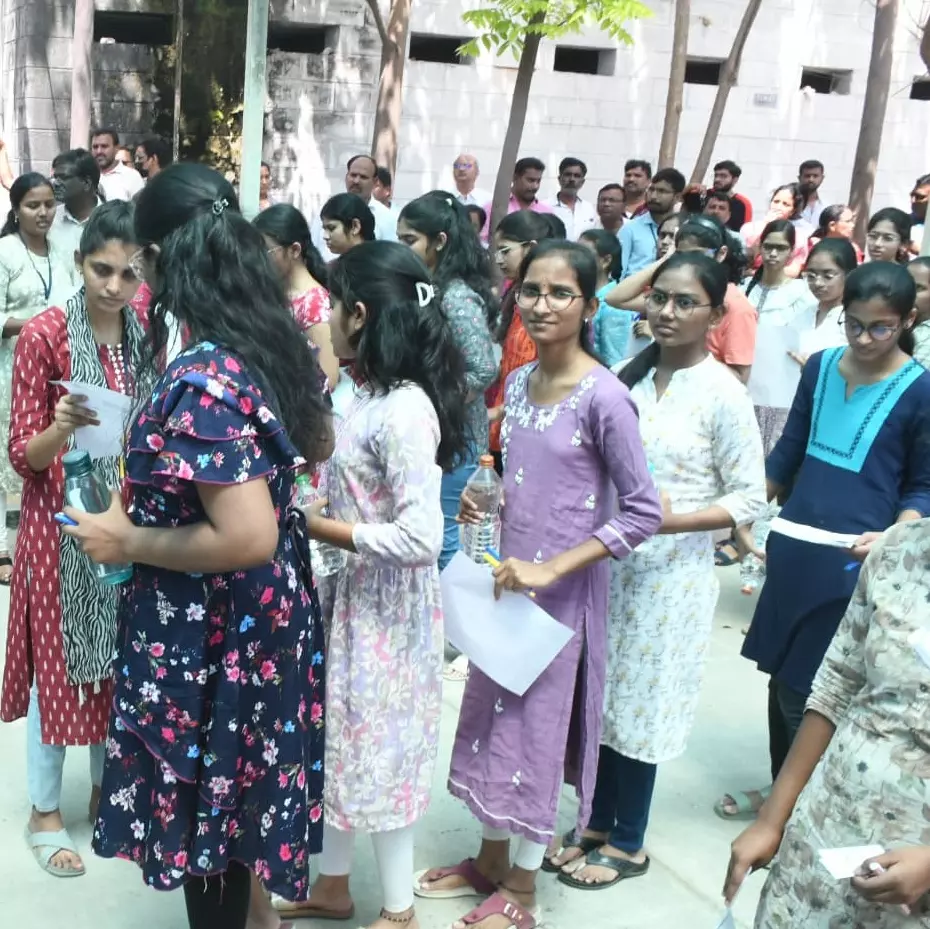 JEE Main Session 2 begins smoothly Tougher Physics, Chemistry in JEE (M) Session 2 JEE Main Session 2 begins smoothly Tougher Physics, Chemistry in JEE (M) Session 2