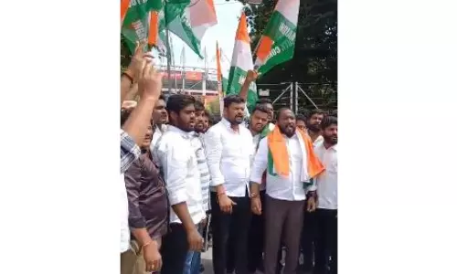Youth Congress leaders stage protest at Uppal stadium demanding HCA presidents suspension