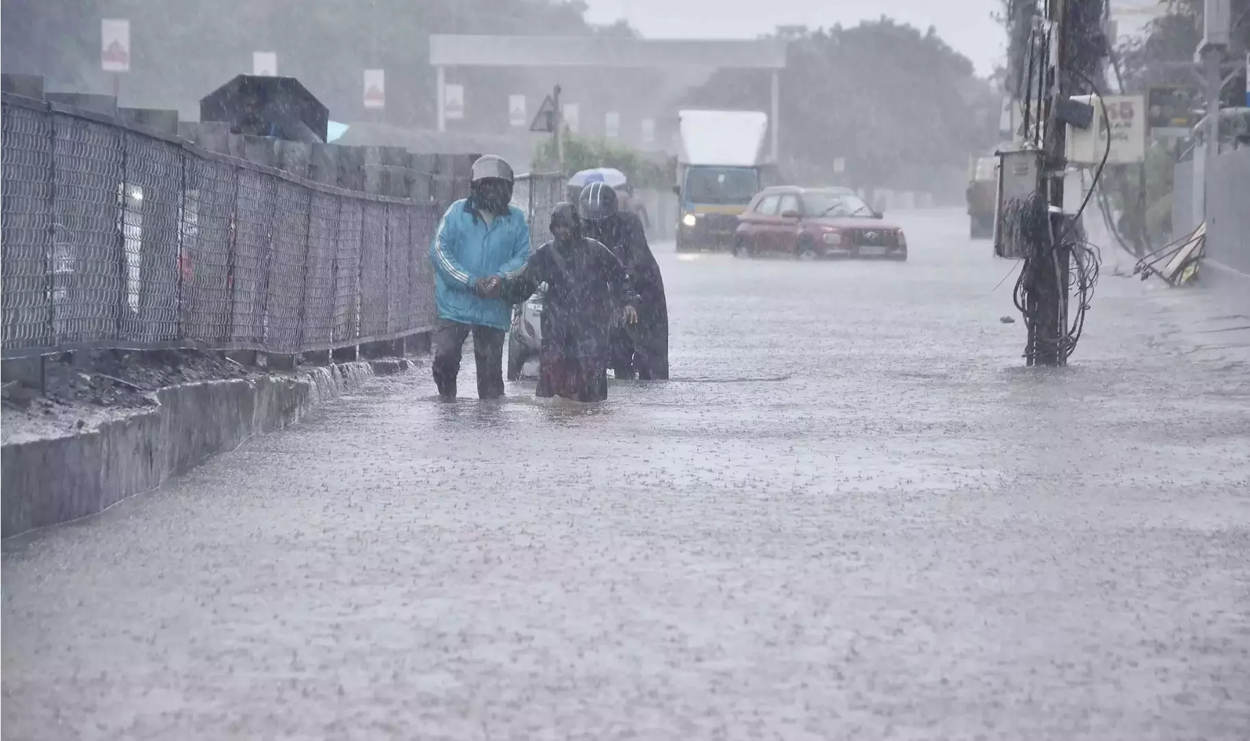 One dead as thunderstorms lash AP One dead as thunderstorms lash AP