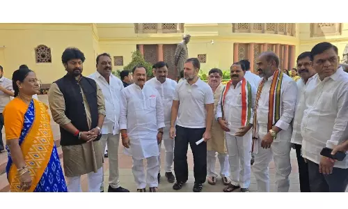 Telangana BC Leaders from Cong Meet Sonia and Rahul; seek two more cabinet berths for BCs