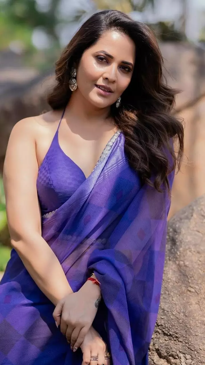 Anasuya embraces the saree refinement
