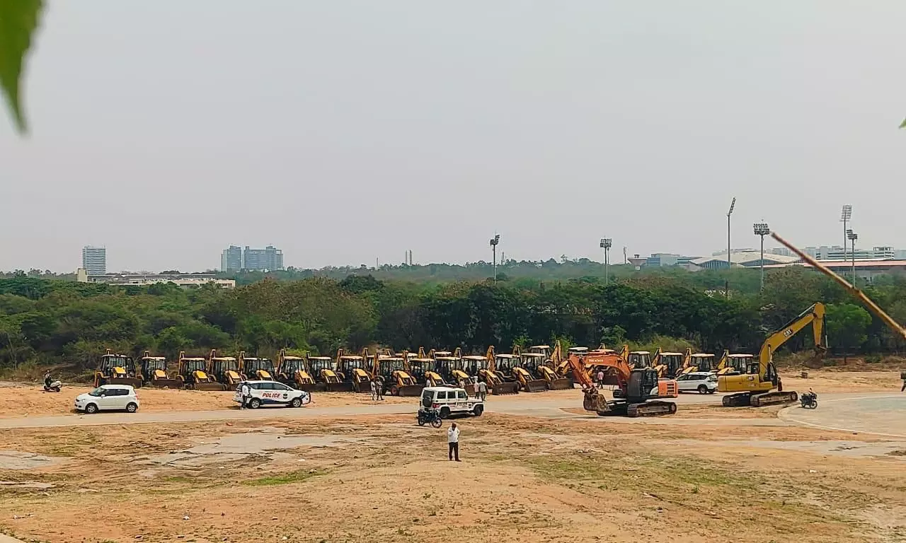 Police Bans People’s Entry in Kancha Gachibowli