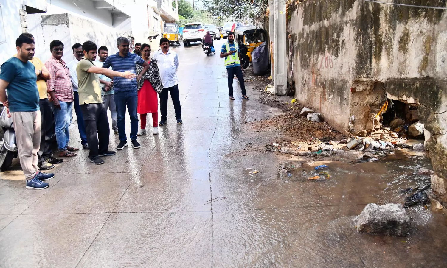 Ilambarithi orders flood control plan for Hakimpet