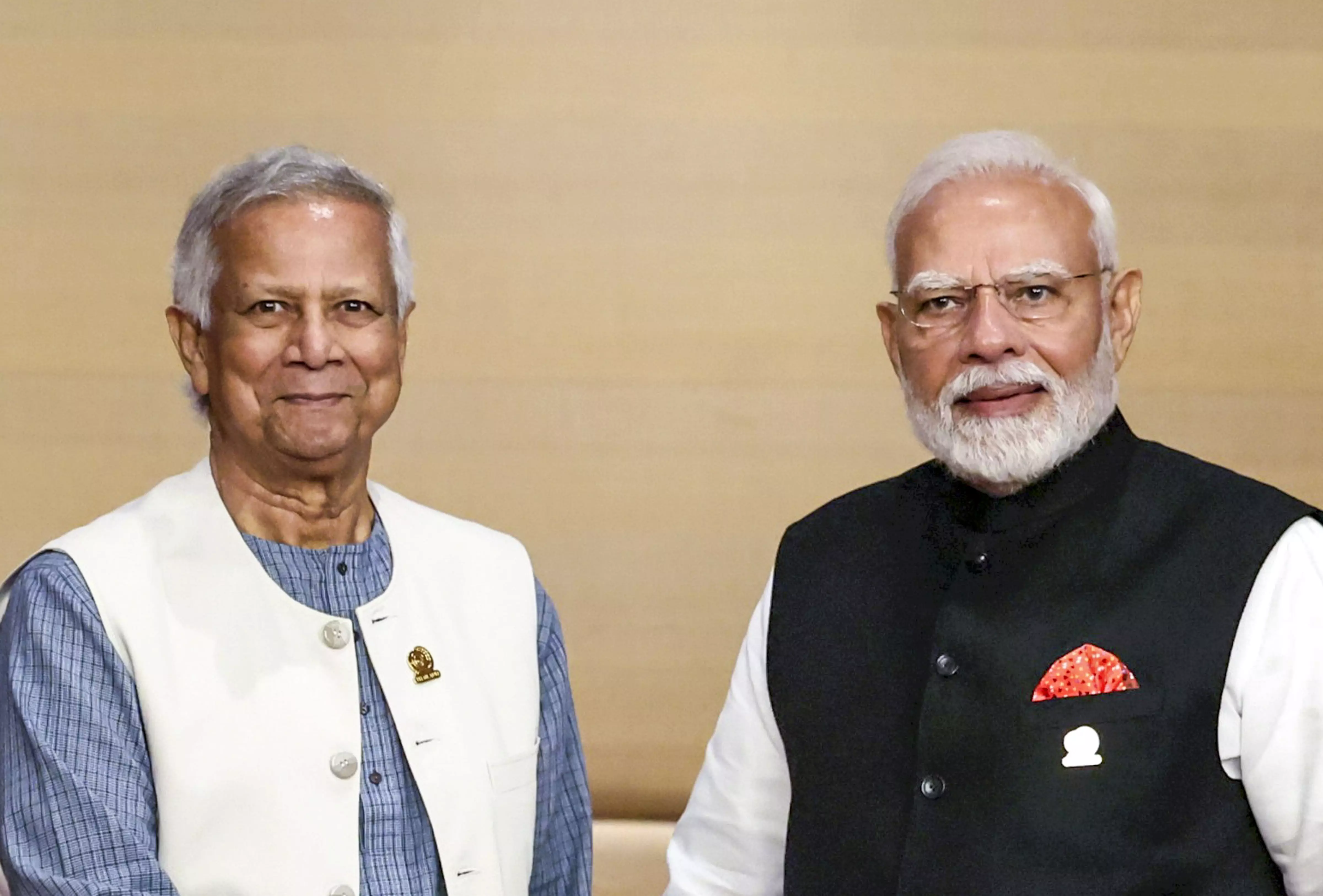 Modi tells Yunus to avoid rhetoric Modi tells Yunus to avoid rhetoric