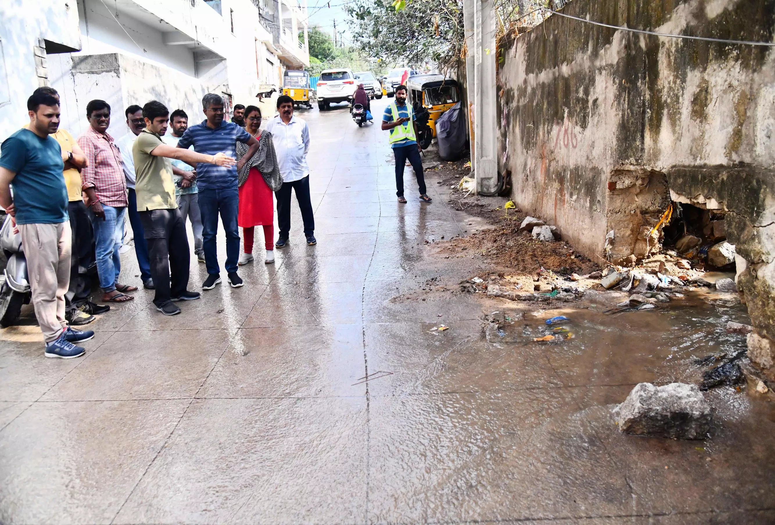 Ilambarithi orders flood control plan for Hakimpet