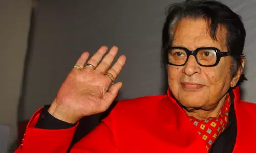 Bollywood celebrities pay tributes to Manoj Kumar