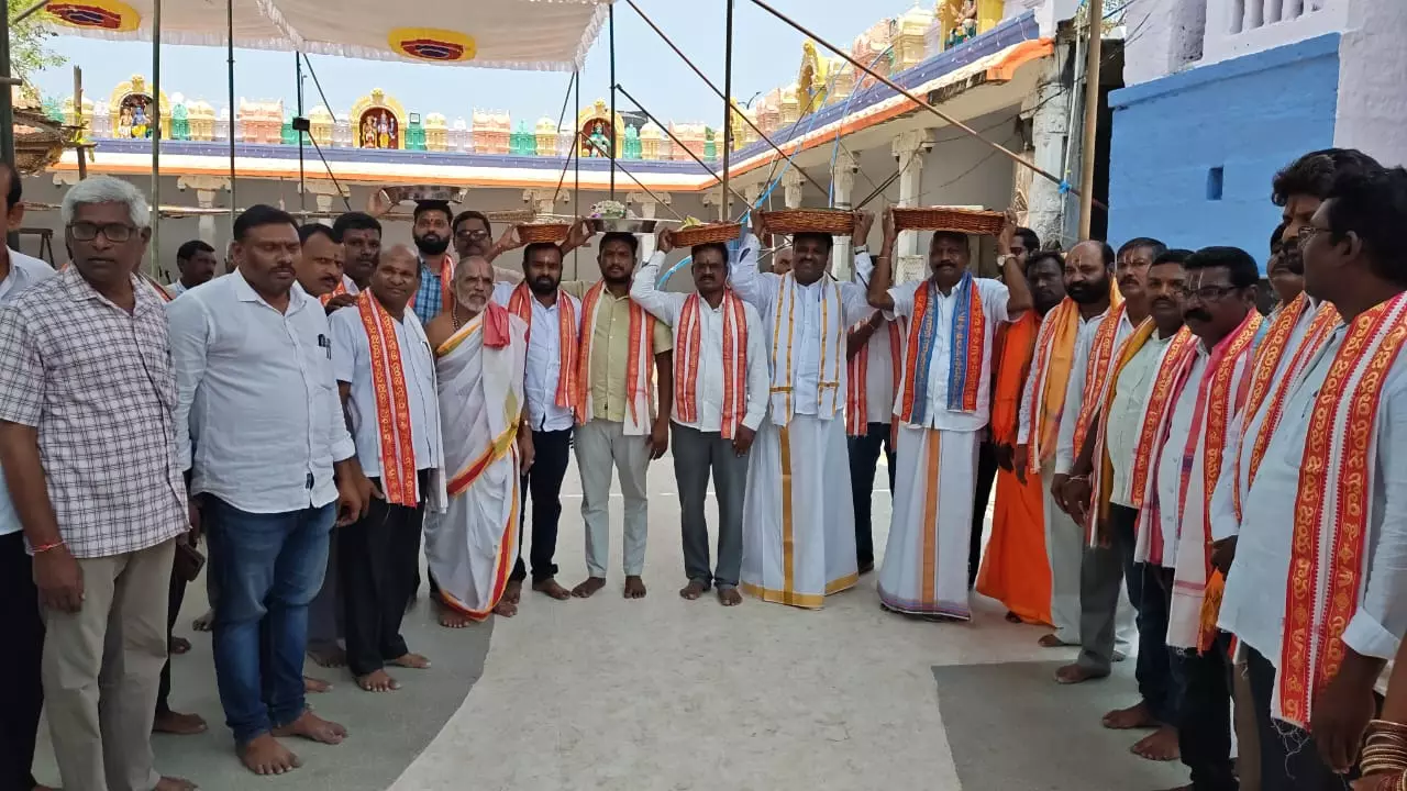 Silk, Pearls Offered to Lord Rama at Ellanthakunta Ramalayam