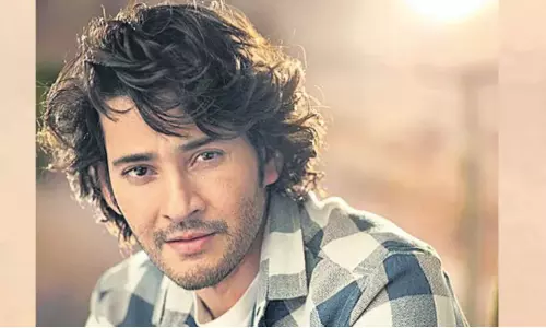Watch Video: Mahesh Babu Flaunts His Passport To Paparazzi
