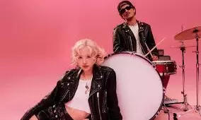 Rosé & Bruno Mars APT. Returns to Top 10 on Billboard Hot 100