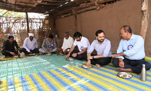 Adilabad Collector, Officials Eat at Ration Card Holder’s House with Fine Rice Adilabad Collector, Officials Eat at Ration Card Holder’s House with Fine Rice