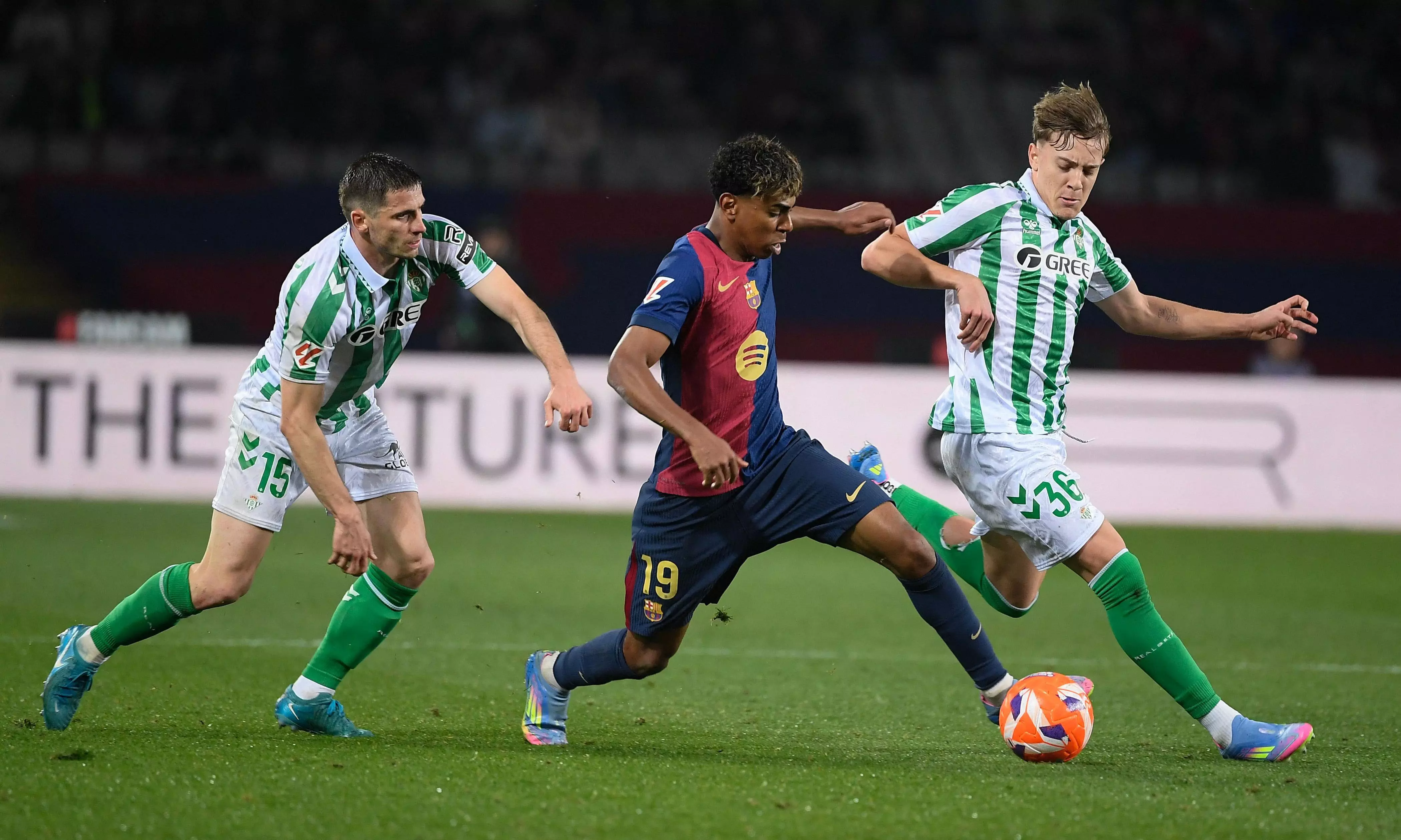 Barcelona draw to increase Liga lead after Real Madrid stumble Barcelona draw to increase Liga lead after Real Madrid stumble