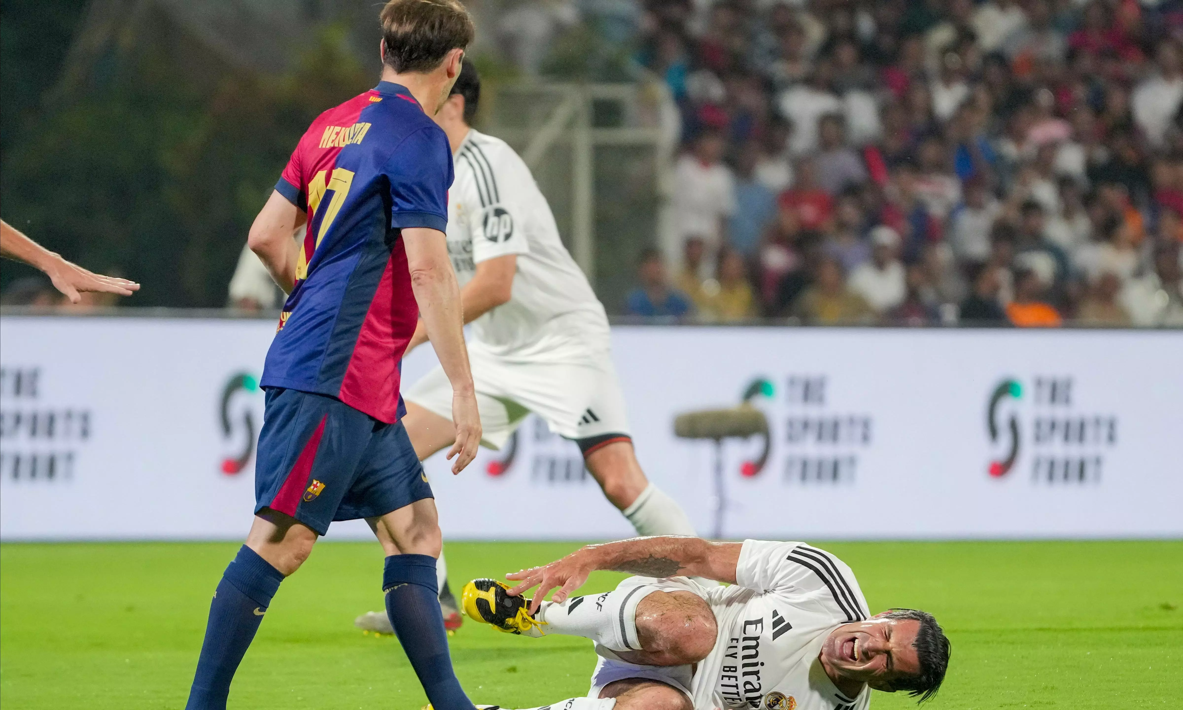 Real Madrid Beat Barca in Legends Faceoff Real Madrid Beat Barca in Legends Faceoff